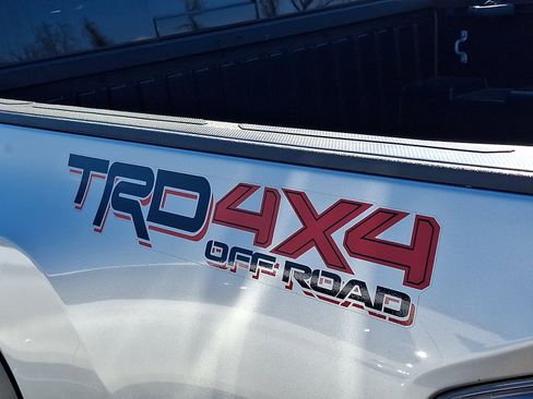 Used 2023 Toyota Tacoma TRD Off-Road w/ TRD Premium Off Road Package image 4