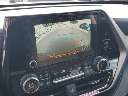 Used 2025 Toyota Highlander LE image 26