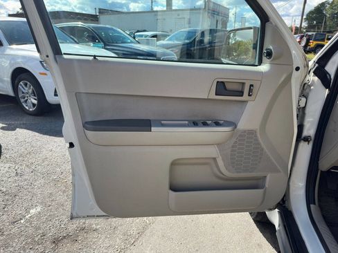Used 2010 Ford Escape XLT image 12