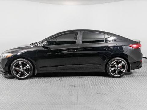 Used 2018 Hyundai Elantra SE FWD image 3