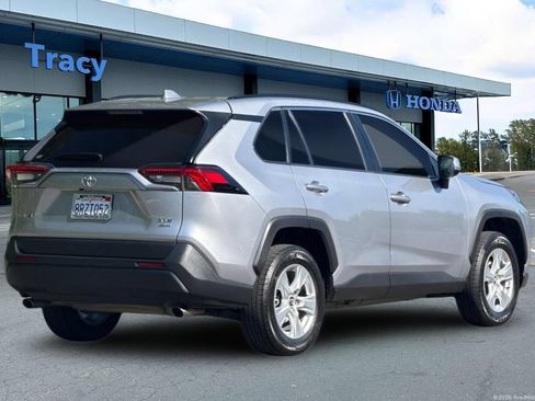 Used 2020 Toyota RAV4 XLE w/ XLE Grade Weather Package AWD/4WD image 6