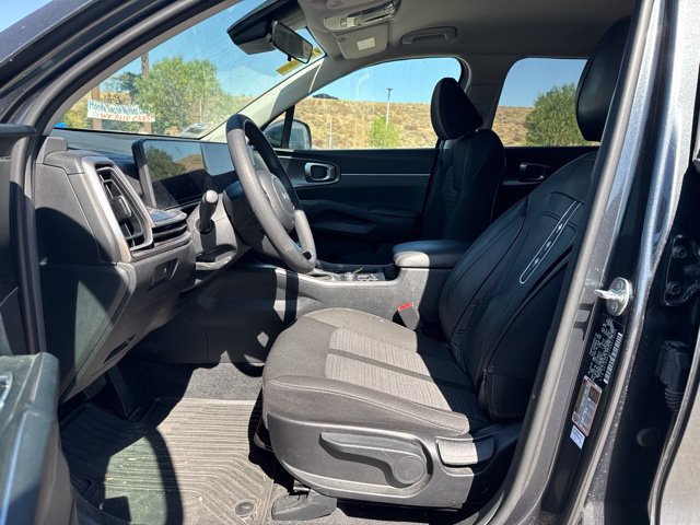 Used 2025 Kia Sorento LX FWD image 5