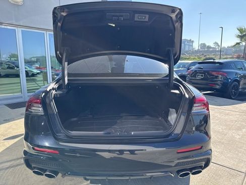 Certified 2022 Maserati Quattroporte Modena image 11