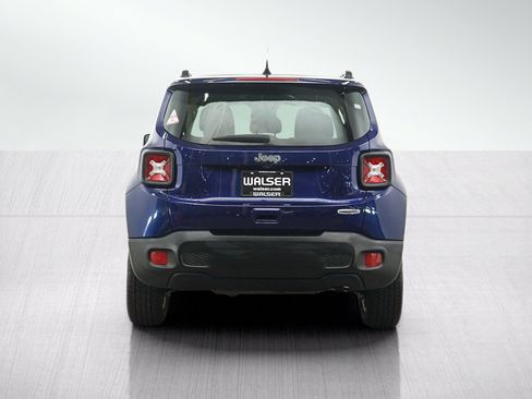 Used 2018 Jeep Renegade Latitude w/ Cold Weather Group AWD/4WD image 4