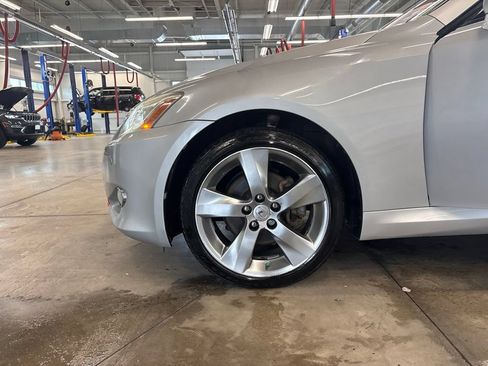 Used 2010 Lexus IS 250C w/ Luxury Pkg RWD image 22