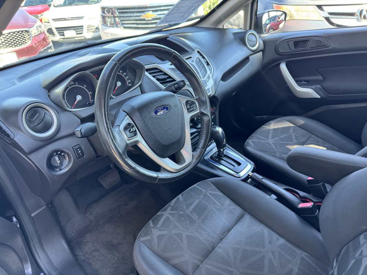 Used 2013 Ford Fiesta SE FWD image 30