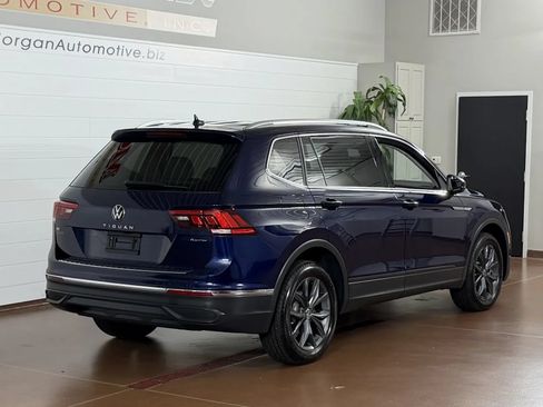 Used 2023 Volkswagen Tiguan SE w/ Panoramic Sunroof Package AWD/4WD image 3