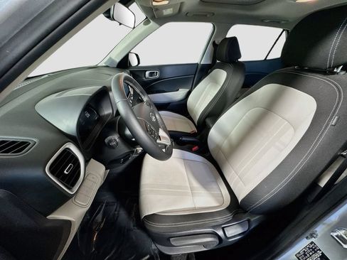 Used 2023 Hyundai Venue SEL FWD image 18