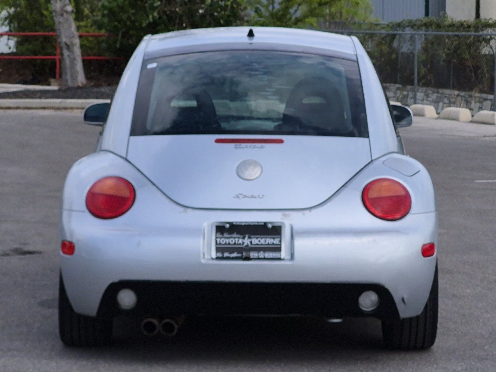 Used 2002 Volkswagen Beetle Sport FWD image 4