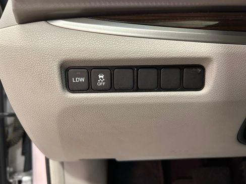 Used 2014 Acura RLX w/ Technology Package FWD image 13