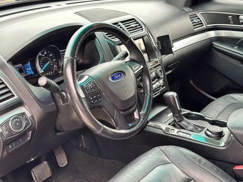 Used 2016 Ford Explorer XLT w/ Equipment Group 202A AWD/4WD image 10