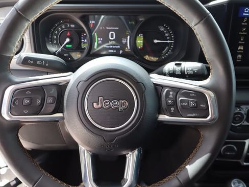 Used 2024 Jeep Wrangler Unlimited Sahara AWD/4WD image 30