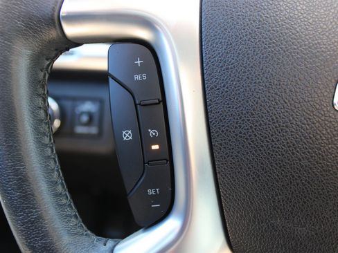Used 2015 GMC Acadia SLE FWD image 18