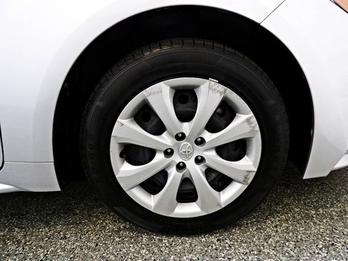Used 2025 Toyota Corolla LE FWD image 27