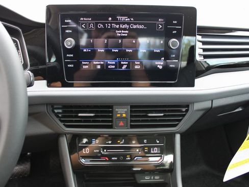 Used 2025 Volkswagen Jetta SEL FWD image 13