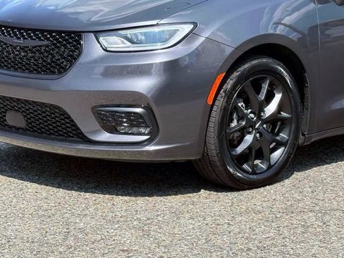 Certified 2022 Chrysler Pacifica Touring-L w/ S Appearance Package FWD image 10