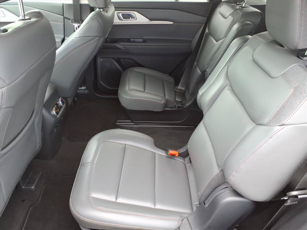Used 2026 Ford Explorer Active w/ Active Comfort Package AWD/4WD image 6
