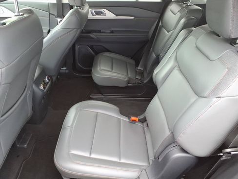 Used 2026 Ford Explorer Active w/ Active Comfort Package AWD/4WD image 6