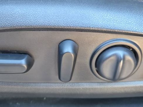 Used 2021 Chevrolet Traverse Premier image 40