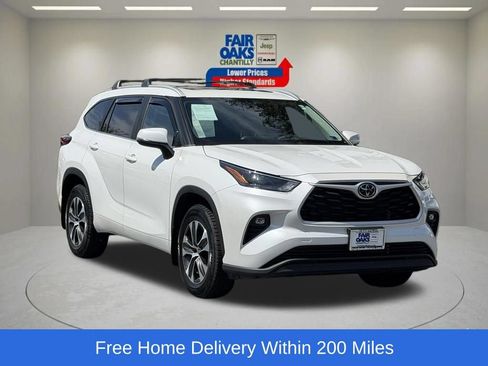 Used 2023 Toyota Highlander XLE AWD/4WD image 1