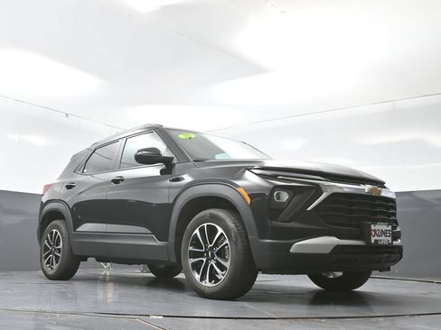 Used 2025 Chevrolet TrailBlazer LT AWD/4WD image 53