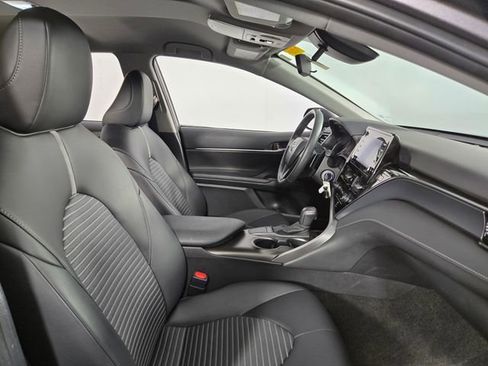 Used 2023 Toyota Camry SE image 16
