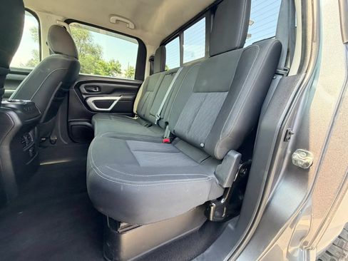 Used 2018 Nissan Titan SV w/ SV Convenience Package AWD/4WD image 22
