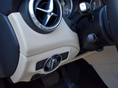 Used 2015 Mercedes-Benz CLA 250 image 29