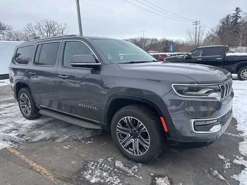 Used 2022 Jeep Wagoneer Series III w/ Flexible Seating Group image 5