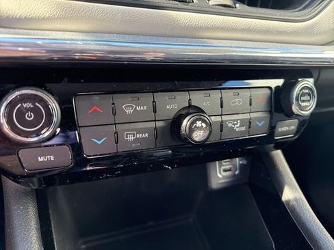 Certified 2022 Jeep Compass Limited image 35