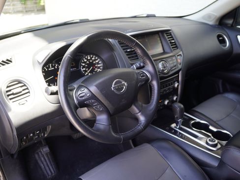 Used 2020 Nissan Pathfinder SL AWD/4WD image 3