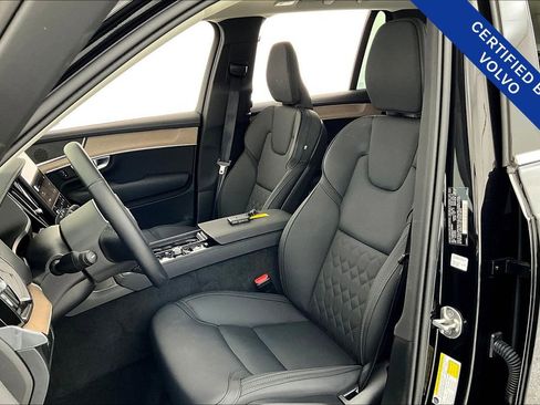 Certified 2025 Volvo XC90 B6 Plus image 32