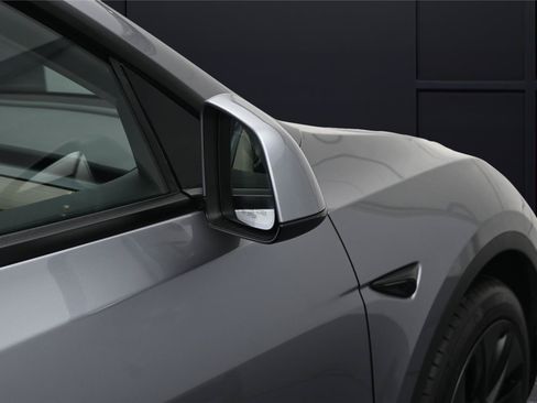 Used 2025 Tesla Model Y Long Range AWD/4WD image 15