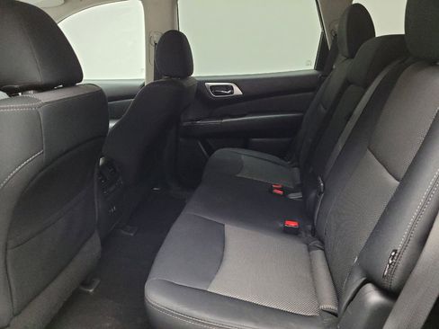 Used 2019 Nissan Pathfinder SV image 18