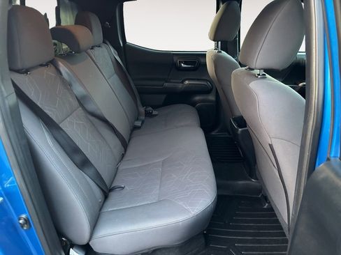 Used 2016 Toyota Tacoma TRD Sport w/ Premium & Technology Package image 11