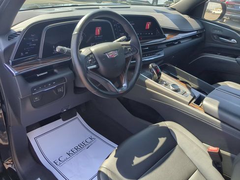 Certified 2022 Cadillac Escalade Luxury AWD/4WD image 9