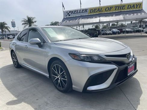Used 2023 Toyota Camry SE image 2