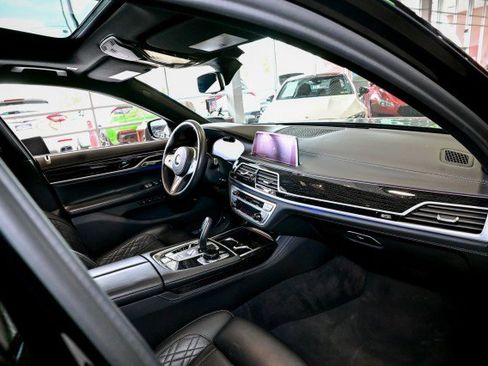 Used 2020 BMW 750i xDrive w/ Executive Package AWD/4WD image 29