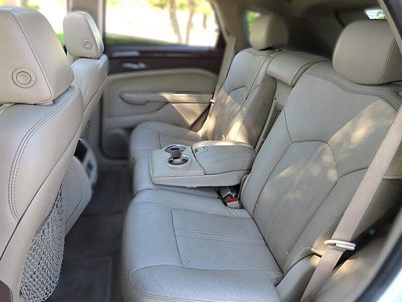 Used 2011 Cadillac SRX Luxury FWD image 24