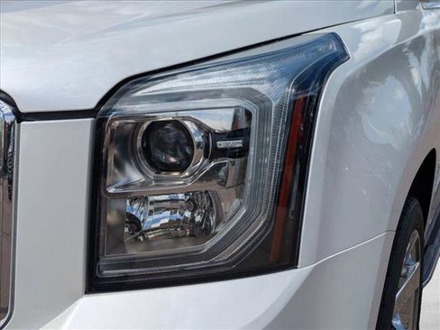 Used 2017 GMC Yukon Denali image 9
