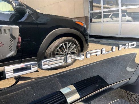 Used 2023 GMC Sierra 2500 Denali w/ Denali Ultimate Package image 29