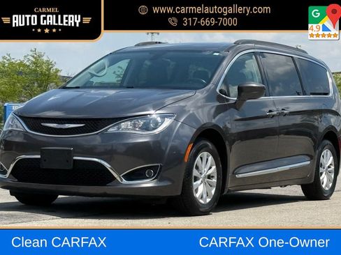 Used 2017 Chrysler Pacifica Touring-L w/ 13 Speaker Alpine Sound Group FWD image 1