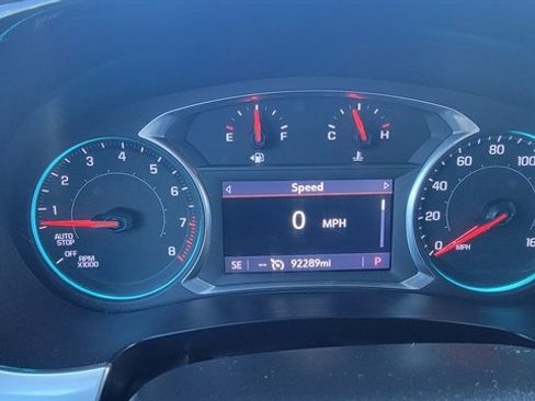 Used 2021 Chevrolet Traverse LT w/ LPO, Blackout Package image 23