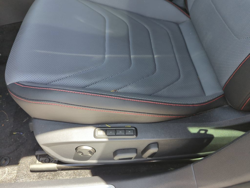 Used 2025 Volkswagen Jetta GLI Autobahn FWD image 33