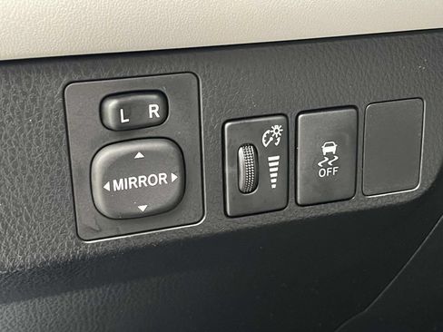 Used 2014 Toyota RAV4 LE FWD image 9