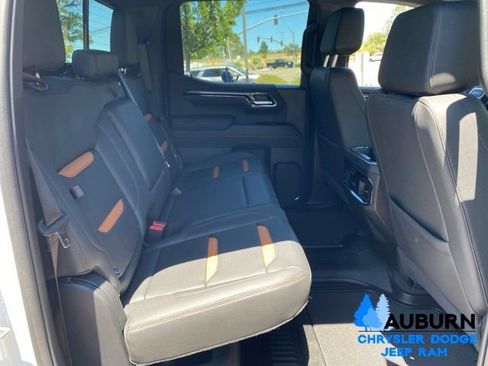 Used 2025 GMC Sierra 1500 AT4 w/ AT4 Premium Package AWD/4WD image 17