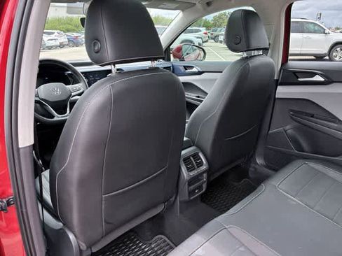 Used 2022 Volkswagen Taos SE FWD image 19