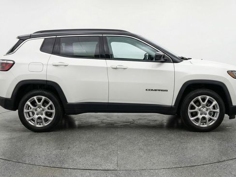 Used 2025 Jeep Compass Limited AWD/4WD image 11