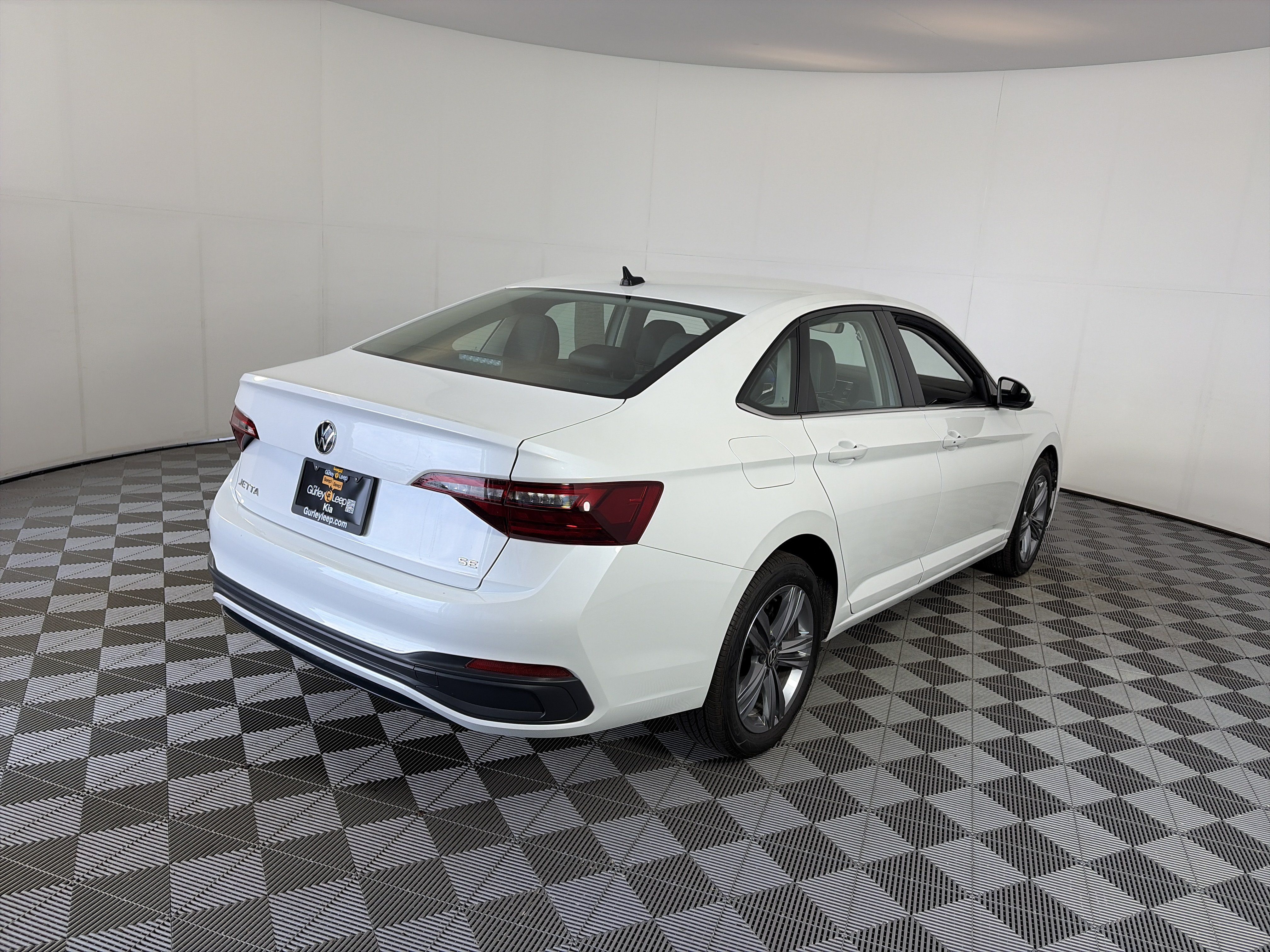 Used 2023 Volkswagen Jetta SE FWD image 10