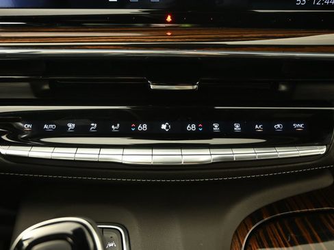 Used 2024 Cadillac Escalade ESV Luxury w/ LPO, Floor Liner Package AWD/4WD image 32